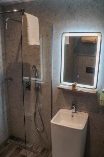 Ένα μπάνιο στο Best Western Plus Lozenetz Hotel