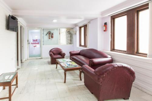 TV a/nebo společenská místnost v ubytování Hotel O Hotel Landmark Inn