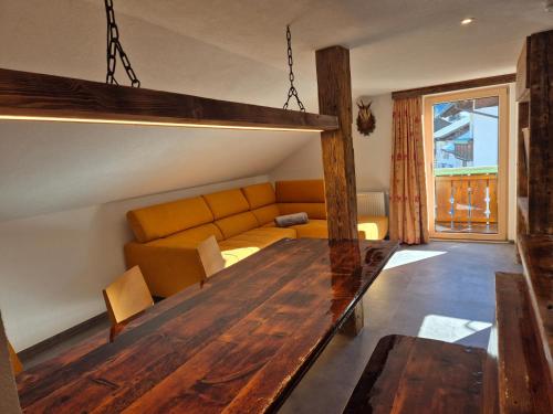 Posedenie v ubytovaní Das Apartment Rief daheim beim Wanderprofi Adults Only