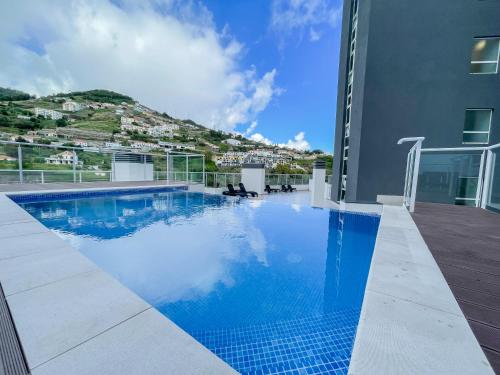 a swimming pool on the roof of a building at Sandie's Serene Stay in Caniço