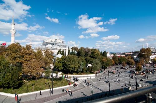 Достопримечательность недалеко от отеля