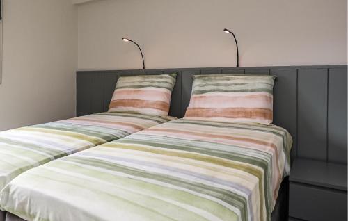 Postel nebo postele na pokoji v ubytování Cozy Apartment In Oostende
