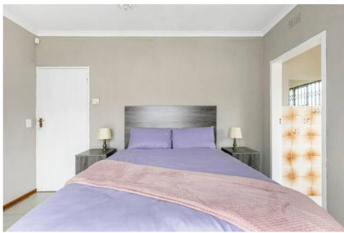 Postel nebo postele na pokoji v ubytování Luxury rooms in Alberton