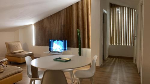 a living room with a white table and chairs at Casa del sole in Nova Siri Marina