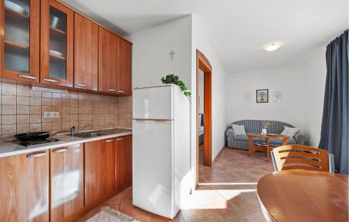 Awesome Apartment In Rogoznica With Wifi