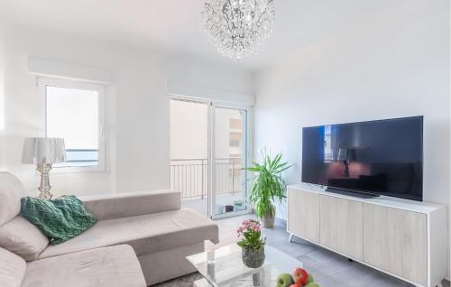 3 Bedroom Nice Apartment In Torrevieja