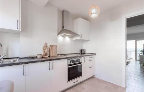 3 Bedroom Nice Apartment In Torrevieja