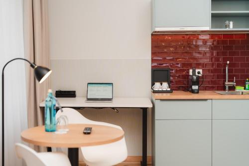 Dapur atau dapur kecil di H24 Hotel Apartments Eberswalde