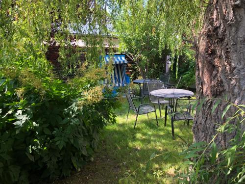 Κήπος έξω από το Appartementhaus Zingst 3 - Urlaub zwischen Meer & Bodden