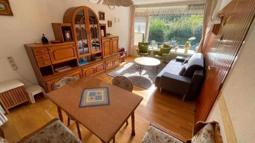 a living room with a couch and a table at Klassiek appartement 300meter van duinen en strand in Vlissingen