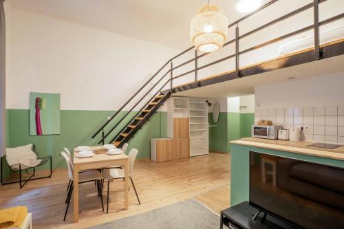 A kitchen or kitchenette at Cosy Studio In Terezvaros W41 Green