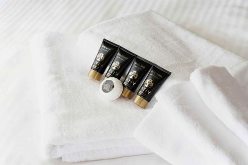 a pair of black and gold batteries on a napkin at GranVista角島 in Oyama