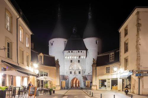 a large white building with two towers at night at Nancy Vieille Ville Stanislas in Nancy