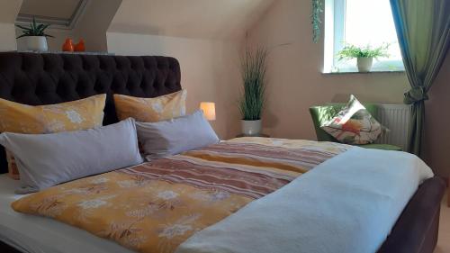 Postel nebo postele na pokoji v ubytování Ferienwohnung zur Himmelsscheibe