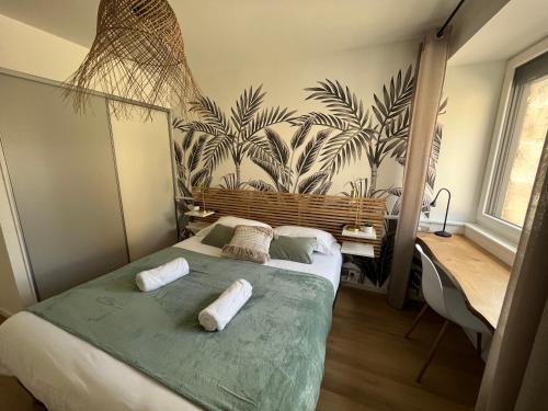 Gallery image of Appart-hôtel n 2 calme avec vue sur la piscine, petit-déjeuner, terrasse et parking in Chouzelot