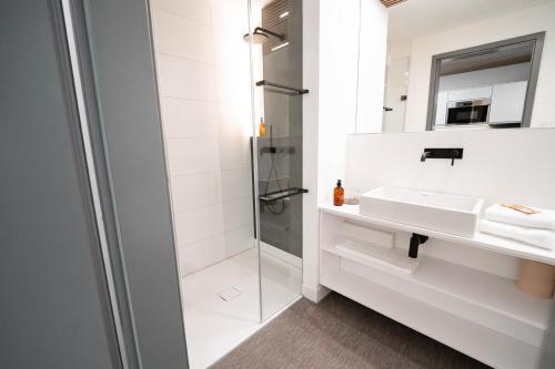 a bathroom with a sink and a shower at Boutique Hotel GreenLeaf in Sinzing