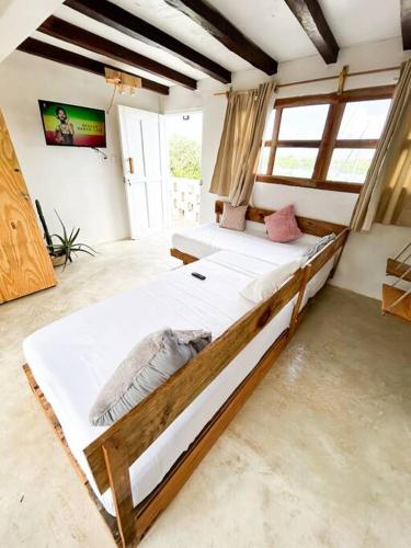 Ένα ή περισσότερα κρεβάτια σε δωμάτιο στο Loft con hermosa vista, terraza y wifi Starlink!