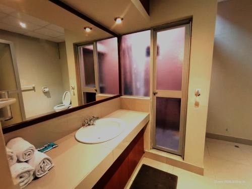 a bathroom with a sink and a mirror at Casa Mendoza in Sullana