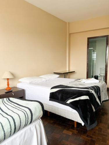 Postel nebo postele na pokoji v ubytování Opera Hotel