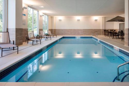 Piscine de l'établissement Courtyard by Marriott Prince George ou située à proximité
