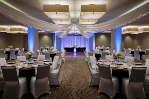 Restaurant ou autre lieu de restauration dans l'établissement Courtyard by Marriott Prince George
