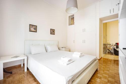 Acropolis 5 Hills 1st FLR Aprt by Lodgespot