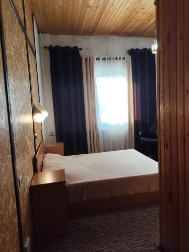 Postel nebo postele na pokoji v ubytování Urban Monkey Tent hostel & bar