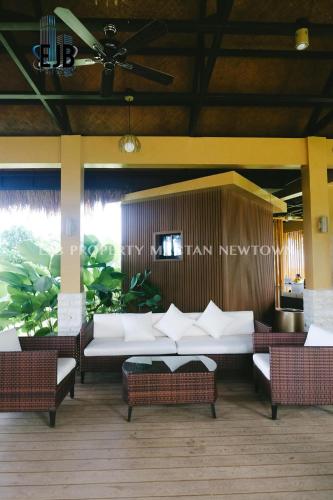 Χώρος καθιστικού στο Mactan Newtown Beach Condo