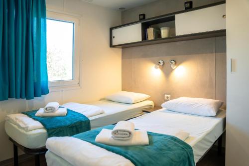 Ένα ή περισσότερα κρεβάτια σε δωμάτιο στο Murter Sunny House