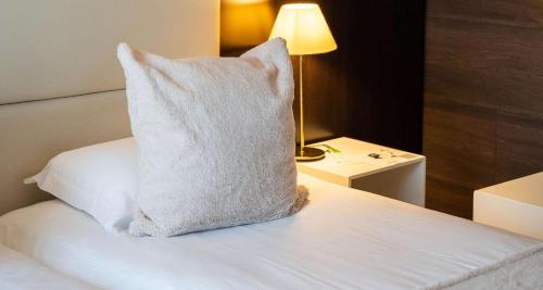 Letto o letti in una camera di Best Western Plus Hotel de Dieppe 1880