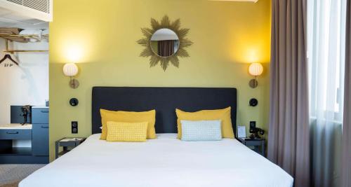 Letto o letti in una camera di Best Western Plus Hotel de Dieppe 1880