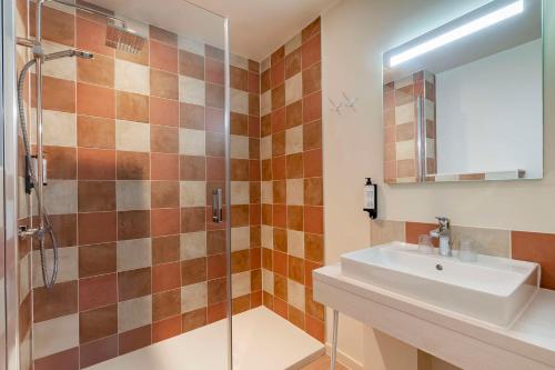 Ένα μπάνιο στο Best Western Flers Centre Gare