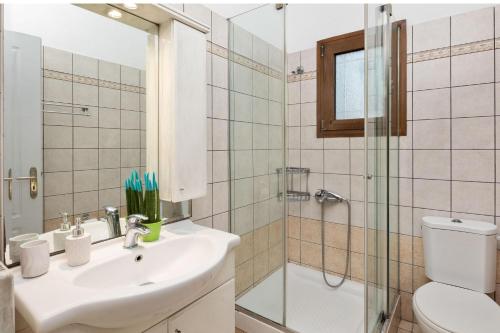 Koupelna v ubytování Villa Lefki Limni Retreat 300m from beach