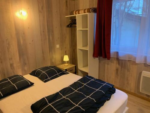 a bedroom with a bed and a window at Le p'tit coin montagne 3 in Bonneval-sur-Arc