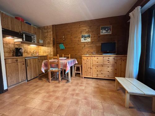 Studio au pied des pistes avec balcon exposé Sud et parking – Animaux admis - FR-1-692-67