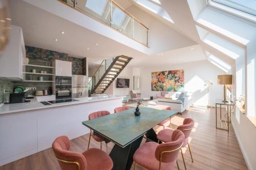 Luxury 5 bedroom 5 bathroom penthouse by the Opera