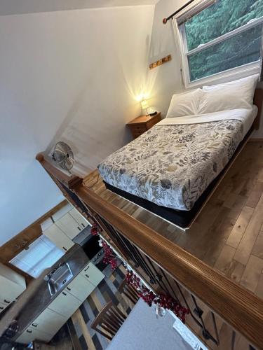 a bedroom with a bed on a wooden platform at Aux Pignons Rouges Camping & Chalets in Saint Romain