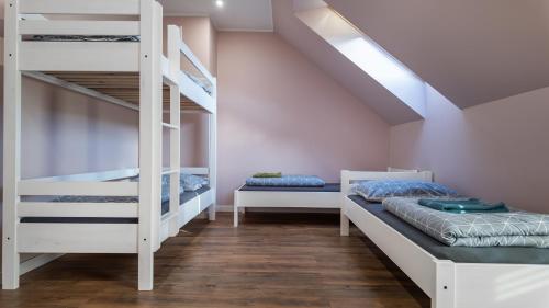 a room with two bunk beds and a staircase at Przytulisko Leszczewek in Leszczewek