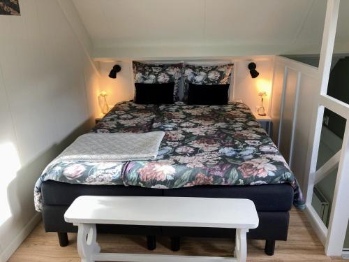 Postel nebo postele na pokoji v ubytování bed bij zee