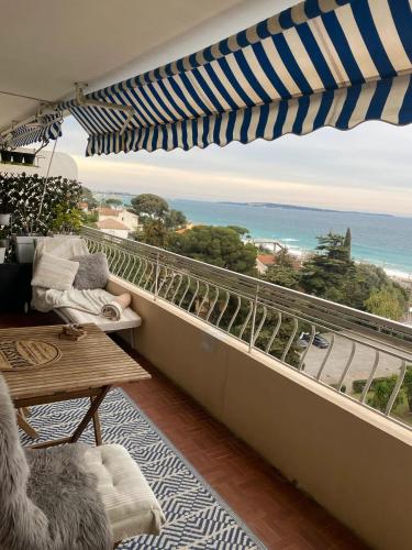 Photo de la galerie de l'établissement Appartement charmant à Cannes 35 m² + Vue sur la mer, à Cannes