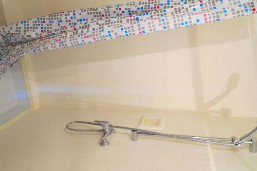 Un baño de Viva Riviera - 10 Rue Commandant André