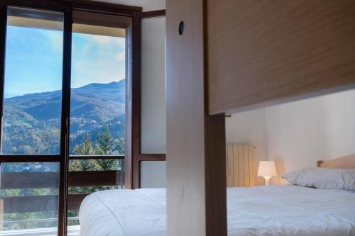a bedroom with a view of a mountain at Casa il Rio in Riolunato