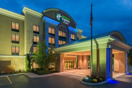 a hotel building with a flag in front of it at Holiday Inn Express Hotel & Suites Rochester Webster by IHG in Webster