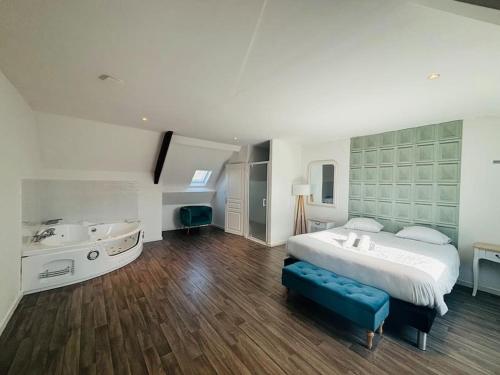 Charmant Studio 6 avec Jacuzzi à Quéven