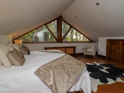 a bedroom with a large bed in a attic at Sandy Gate in Knaresborough