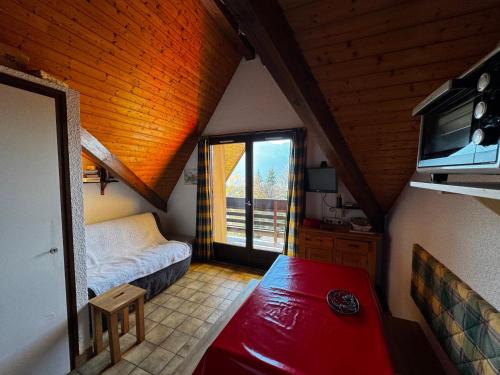 Zdjęcie z galerii obiektu Studio 4 pers avec balcon, près des remontées mécaniques - FR-1-572-149 w mieście Arâches-la-Frasse