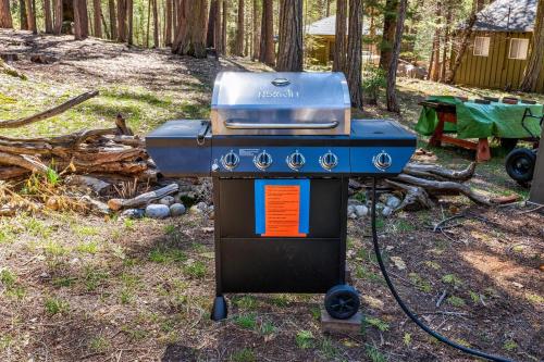 Φωτογραφία από το άλμπουμ του Place to Call Home - Cabin INSIDE Yosemite - Dog Friendly σε South Wawona