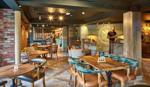 Restoran atau tempat lain untuk makan di The Boathouse Inn & Riverside Rooms