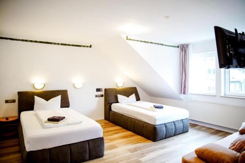 a hotel room with two beds and a couch at Smart Resorts B&B 2 BB2 328 in Winterberg