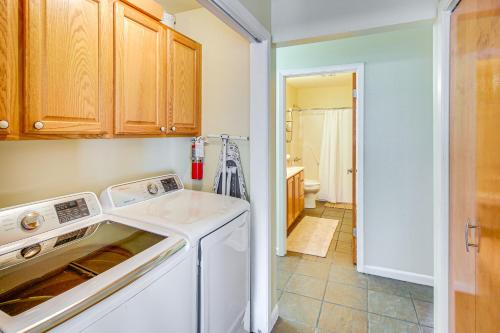 Η κουζίνα ή μικρή κουζίνα στο Hot Springs Condo on Lake Hamilton with Views!